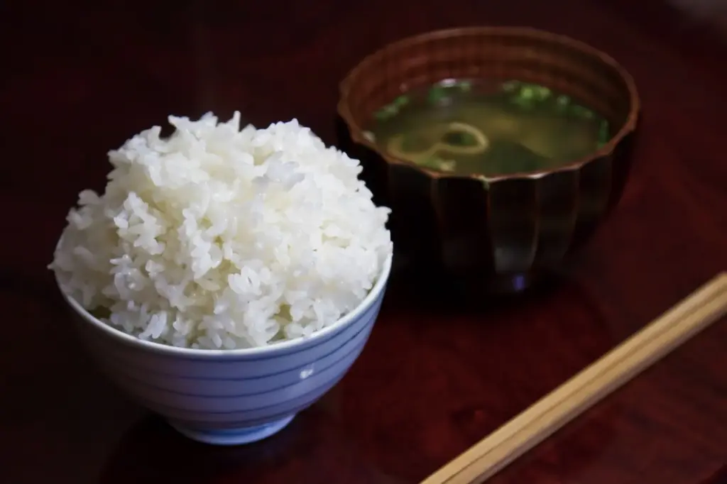 ご飯と味噌汁