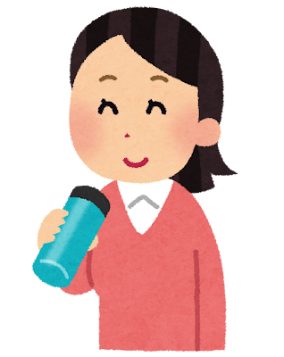 水筒を持つ女性