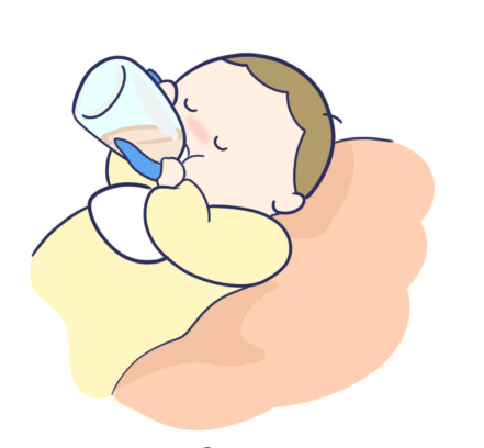マグ飲みする赤ちゃん
