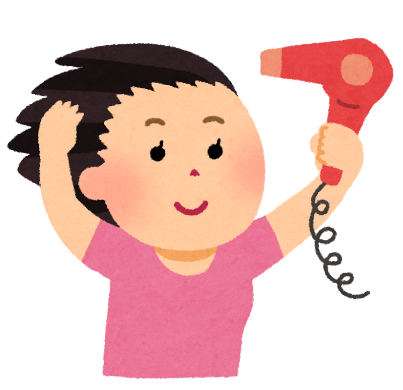 ドライヤーで髪を乾かしている女性
