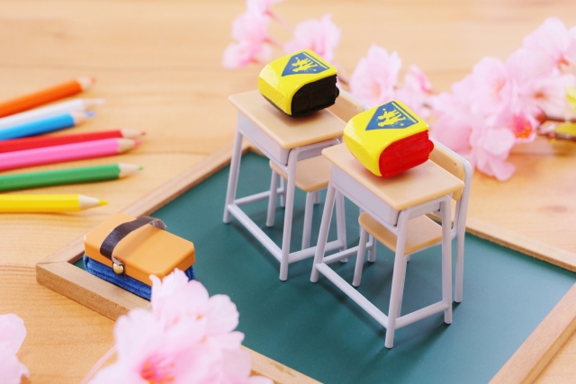 ミニチュアの学生机